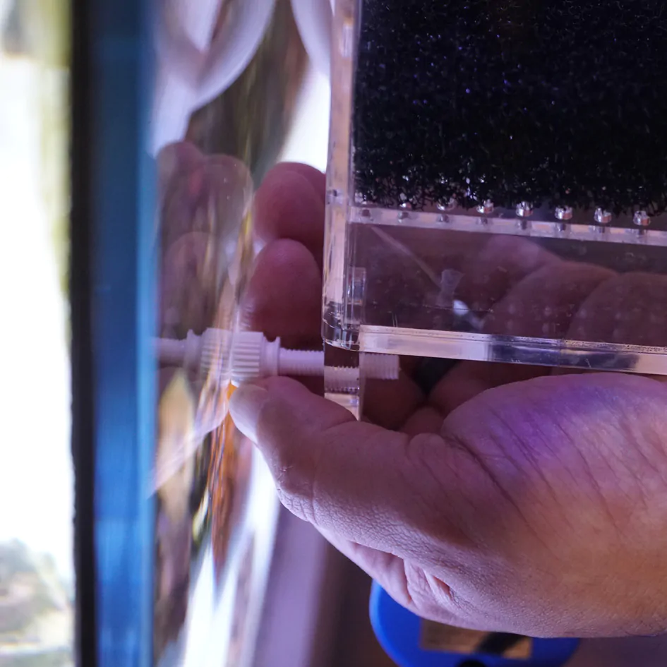 100_HOB_levelBottomScrews